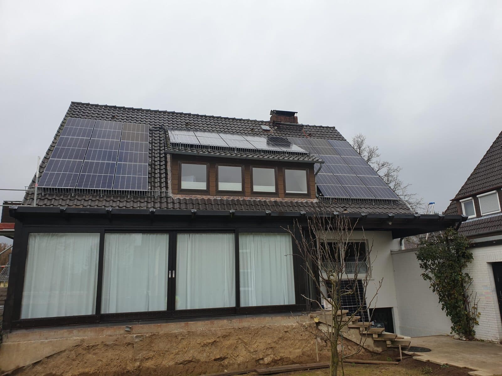 Solaranlage · Einfamilienhaus — Aufdach-PV mit Wintergarten